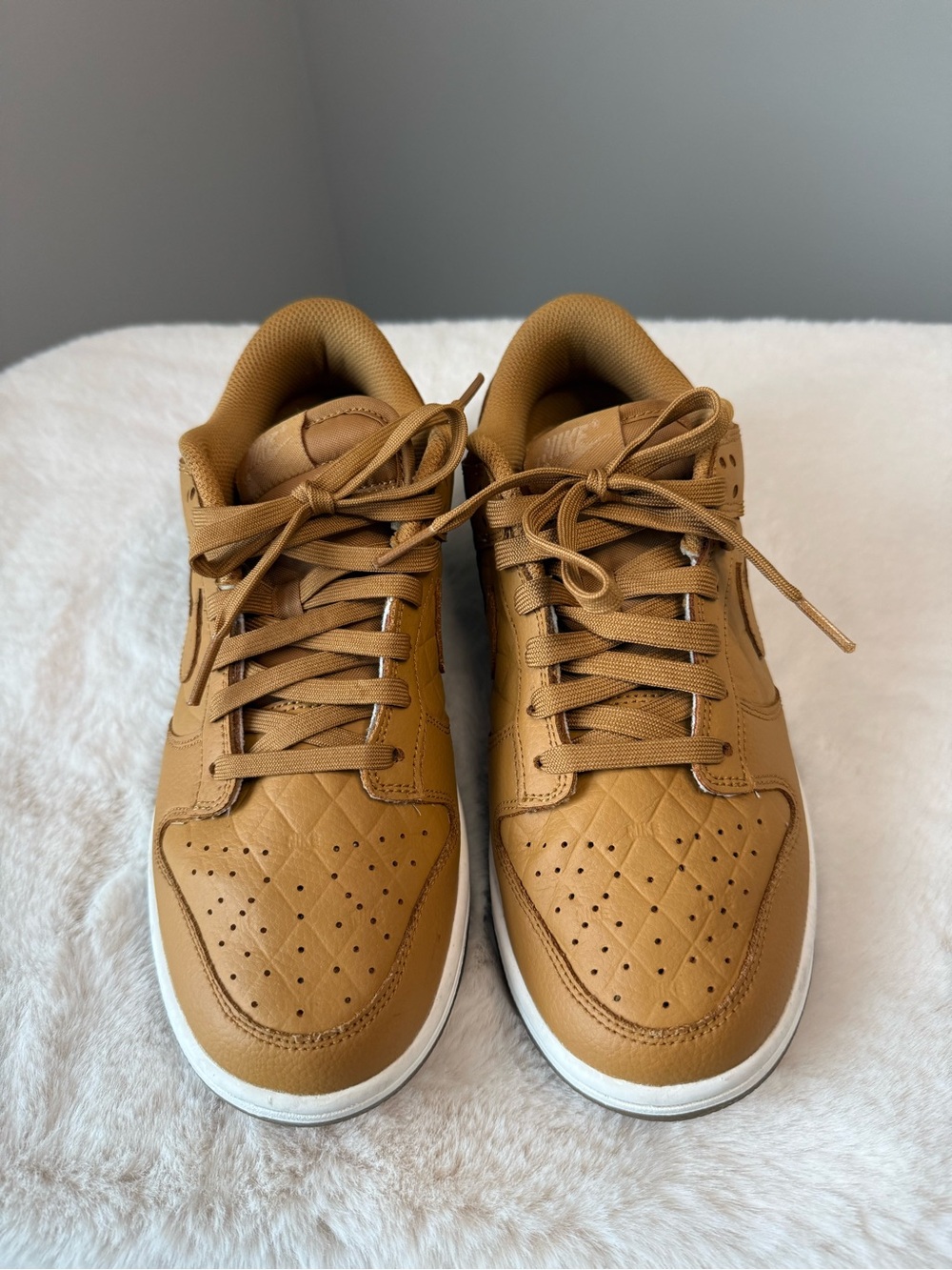 Nike Women’s Dunk Low Quilted Wheat Tan Leather Sneakers DX3374-700 - Picture 2 of 5
